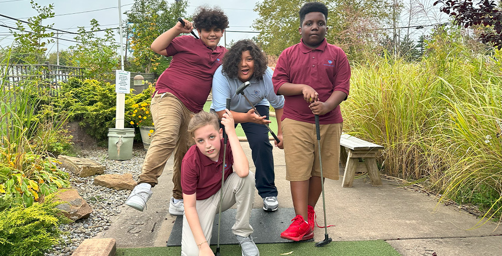 Syracuse Academy of Science Takes 7th Graders Mini Golfing 