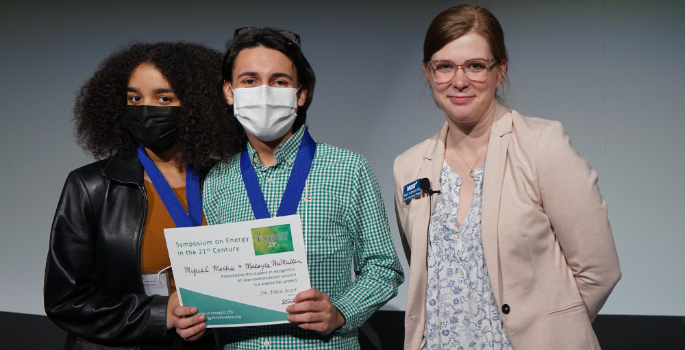 Syracuse Academy of Science high school students Miguel Mathis and Makayla McMullen presented their research about Microbial Fuel Cells at the CNY Energy Symposium.