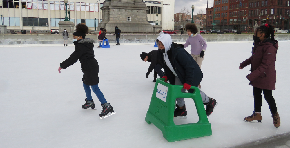 Syracuse Academy of Science 7th grade students enjoyed a field trip of ice skating at the Clinton Square Ice Rink