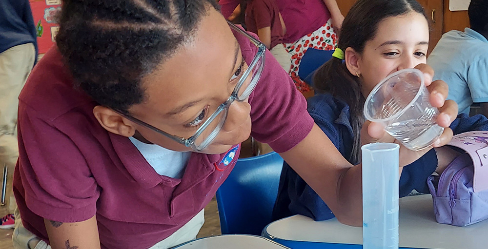 Syracuse Academy of Science Middle School Class Conducts Science Experiment