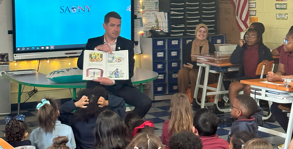 Syracuse Mayor Ben Walsh Visits Syracuse Academy of Science Elementary Students
