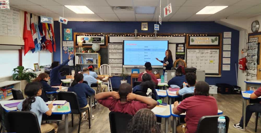 ¡Muy Bien, Atoms! Building Spanish Skills